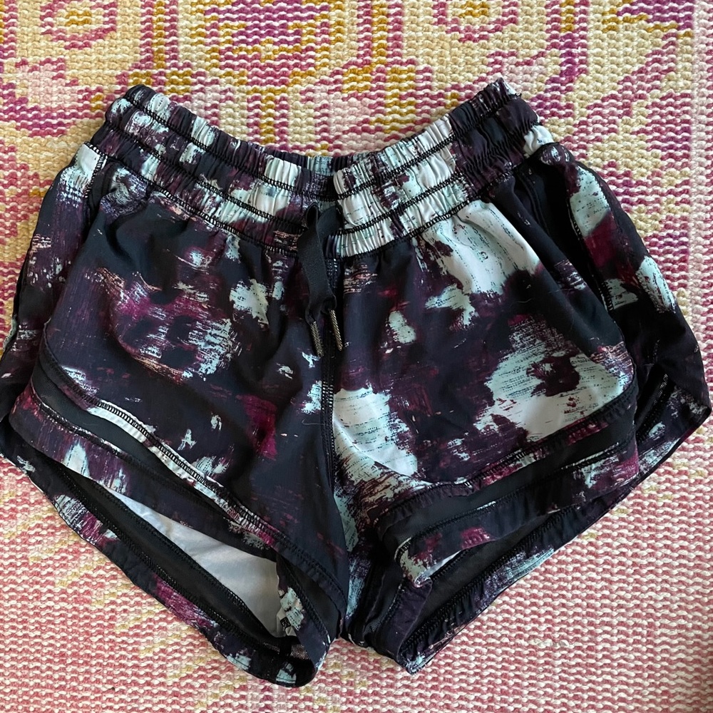 Lululemon 2.5” Shorts